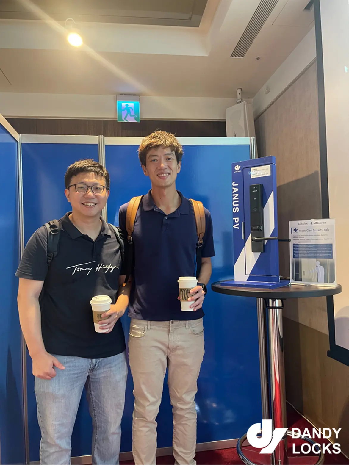 敦義五金與開酷科技於 COMPUTEX 2025 展出 Janus PV 並合影留念